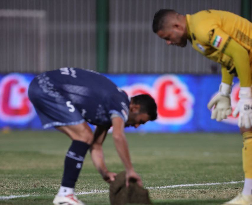 Captivity in the paradise of the lowly